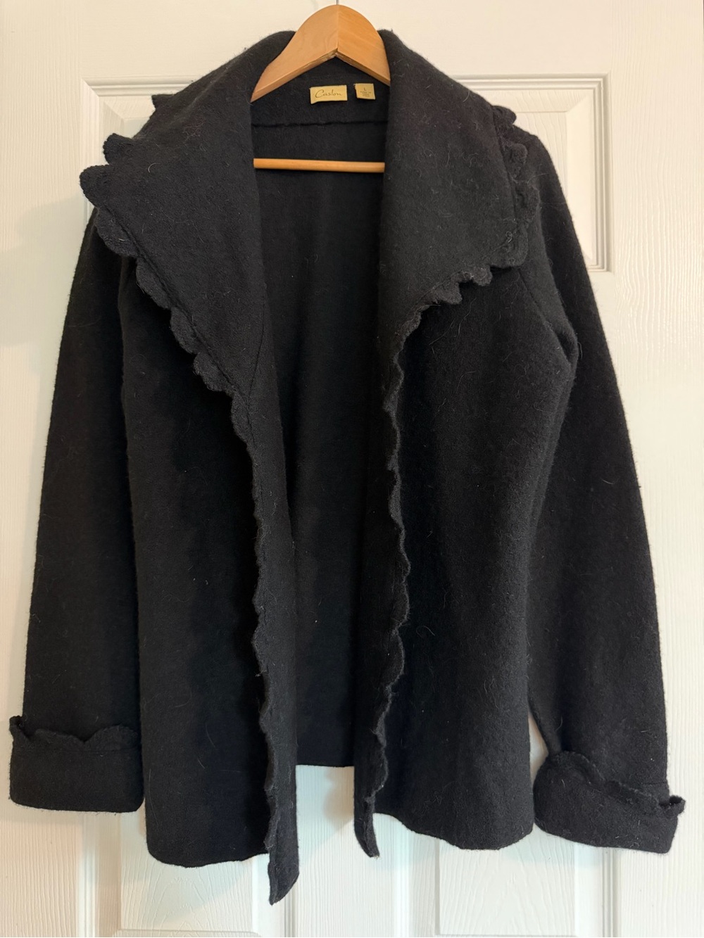 Women's Vintage Black Scallop-Edge Wool Cardigan